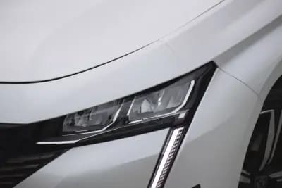 Vendo Peugeot 308 2022 - 22900 EUR, 133639 km - AUTO.MOTO.pt