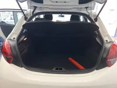 Vendo Peugeot 208 2017 - 7900 EUR, 157000 km - AUTO.MOTO.pt