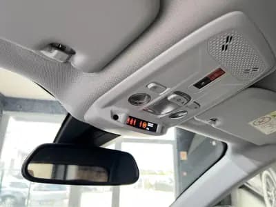 Vendo Peugeot e-2008 2022 - 21600 EUR, 30171 km - AUTO.MOTO.pt