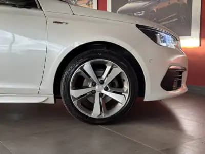 Sell Peugeot 308 2020 - 18990 EUR, 63345 km - AUTO.MOTO.pt