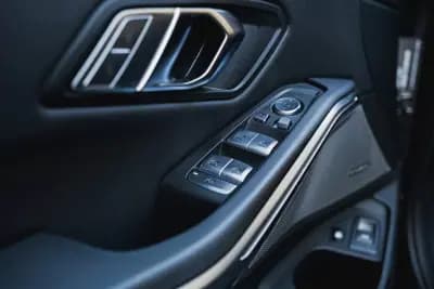 Vendo BMW 330 2022 - 30000 EUR, 154565 km - AUTO.MOTO.pt