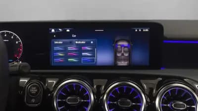 Vendo Mercedes-Benz A 200 2023 - 30850 EUR, 23000 km - AUTO.MOTO.pt