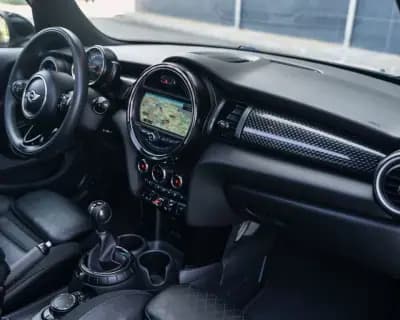 Vendo MINI Cooper 2015 - 19990 EUR, 135300 km - AUTO.MOTO.pt