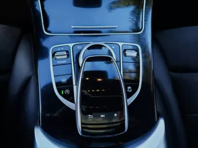 Vendo Mercedes-Benz GLC 220 2018 - 29950 EUR, 198985 km - AUTO.MOTO.pt