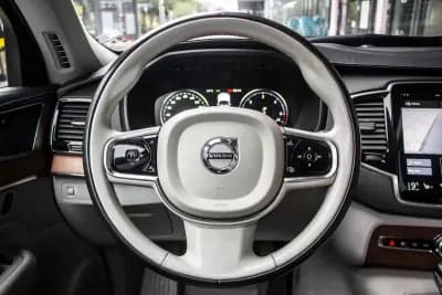 Sell Volvo XC 90 2016 - 24990 EUR, 206775 km - AUTO.MOTO.pt
