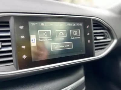 Vendo Peugeot 308 2015 - 8900 EUR, 210000 km - AUTO.MOTO.pt