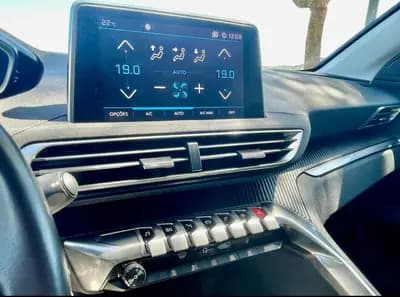 Vendo Peugeot 3008 2019 - 19480 EUR, 71800 km - AUTO.MOTO.pt