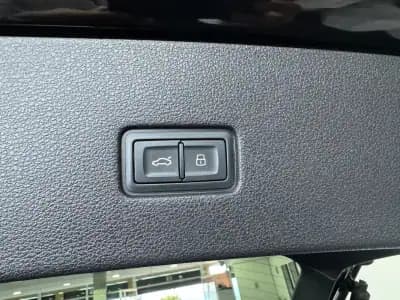 Vendo Audi Q8 2019 - 60000 EUR, 180000 km - AUTO.MOTO.pt