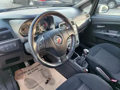 Vendo Fiat Grande Punto 2010 - 13900 EUR, 32000 km - AUTO.MOTO.pt