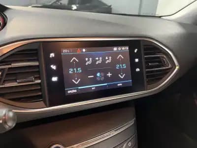 Vendo Peugeot 308 2019 - 11990 EUR, 106000 km - AUTO.MOTO.pt