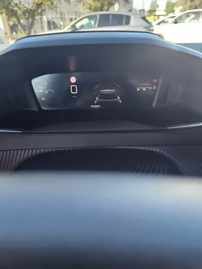 Vendo Peugeot 2008 2024 - 22900 EUR, 27230 km - AUTO.MOTO.pt