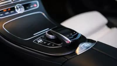 Vendo Mercedes-Benz E 220 2018 - 49000 EUR, 103000 km - AUTO.MOTO.pt