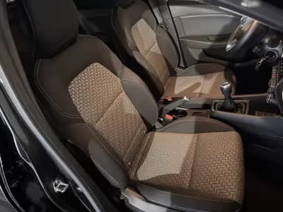 Vendo Renault Clio 2023 - 16250 EUR, 68855 km - AUTO.MOTO.pt