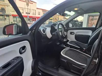 Vendo Renault Twingo 2022 - 12990 EUR, 51026 km - AUTO.MOTO.pt