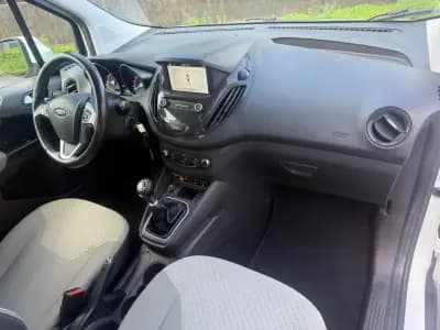 Vendo Ford Tourneo Courier 2019 - 9900 EUR, 133000 km - AUTO.MOTO.pt