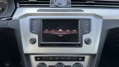 Vendo Volkswagen Passat 2018 - 16499 EUR, 183121 km - AUTO.MOTO.pt