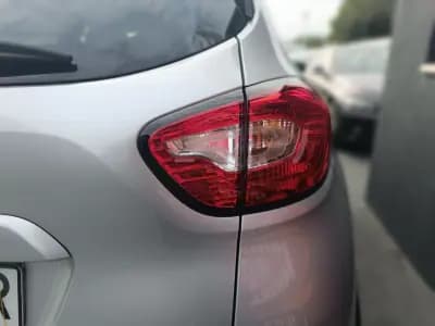 Vendo Renault Captur 2016 - 12490 EUR, 138211 km - AUTO.MOTO.pt