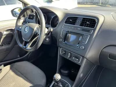 Sell Volkswagen Polo 2017 - 12990 EUR, 99650 km - AUTO.MOTO.pt