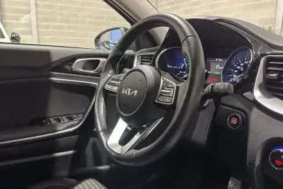 Sell Kia XCeed 2022 - 22450 EUR, 23900 km - AUTO.MOTO.pt