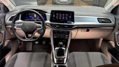 Vendo Volkswagen T-Roc 2023 - 21990 EUR, 70000 km - AUTO.MOTO.pt