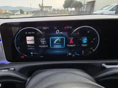 Vendo Mercedes-Benz CLA 180 2020 - 31990 EUR, 97000 km - AUTO.MOTO.pt