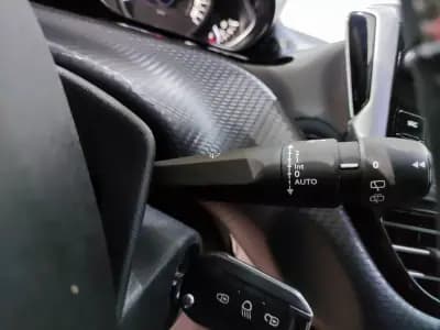 Sell Peugeot 208 2018 - 12490 EUR, 61000 km - AUTO.MOTO.pt