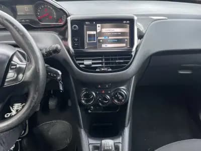 Vendo Peugeot 208 2012 - 4490 EUR, 425090 km - AUTO.MOTO.pt