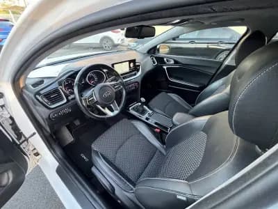 Vendo Kia Ceed SW 2020 - 18450 EUR, 180000 km - AUTO.MOTO.pt