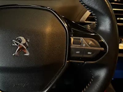 Vendo Peugeot 3008 2022 - 19990 EUR, 171600 km - AUTO.MOTO.pt