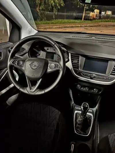 Vendo Opel Crossland X 2020 - 13350 EUR, 32238 km - AUTO.MOTO.pt