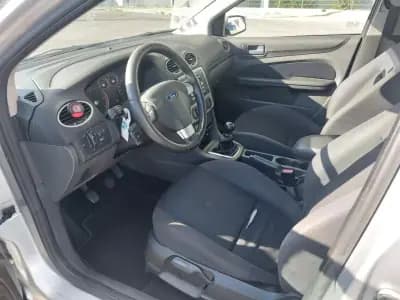 Sell Ford Focus SW 2005 - 2990 EUR, 307902 km - AUTO.MOTO.pt