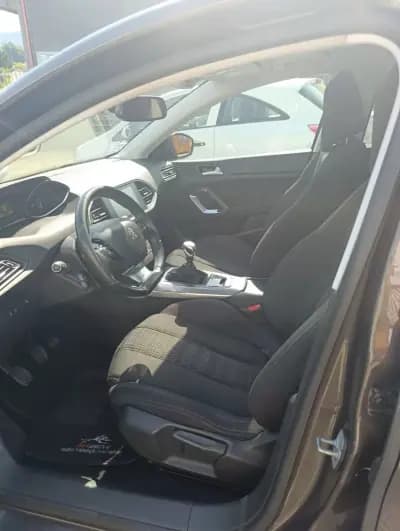 Sell Peugeot 308 SW 2015 - 10500 EUR, 210000 km - AUTO.MOTO.pt