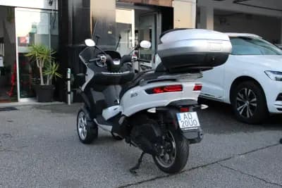 Sell Piaggio MP3 Three Wheeler 250 2017 - 4500 EUR, 22286 km - AUTO.MOTO.pt
