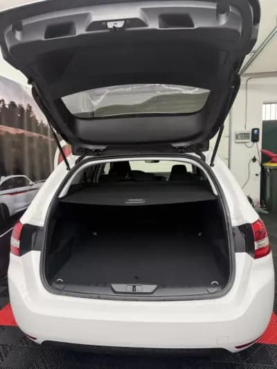 Sell Peugeot 308 2017 - 9900 EUR, 134755 km - AUTO.MOTO.pt