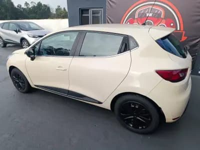 Sell Renault Clio 2017 - 10900 EUR, 135702 km - AUTO.MOTO.pt