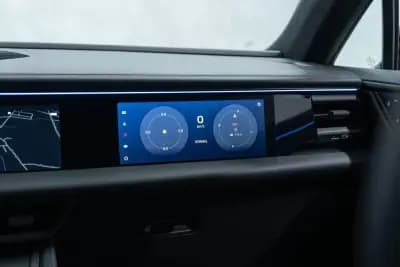 Vendo Porsche Macan 2025 - 88950 EUR, 14000 km - AUTO.MOTO.pt