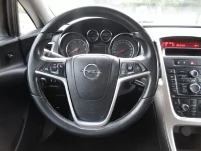 Sell Opel Astra Sports Tourer 2011 - 5990 EUR, 258000 km - AUTO.MOTO.pt