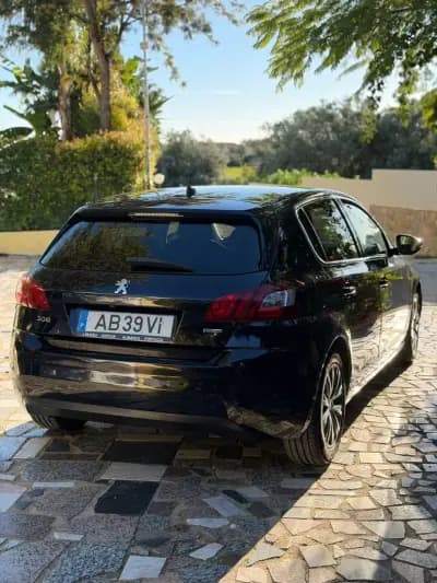 Vendo Peugeot 308 2017 - 10900 EUR, 140007 km - AUTO.MOTO.pt