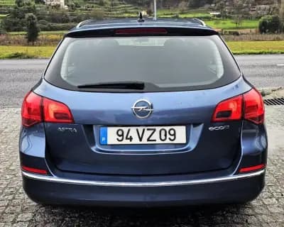Vendo Opel Astra Sports Tourer 2015 - 8999 EUR, 250000 km - AUTO.MOTO.pt