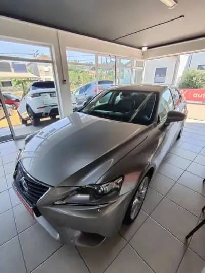Vendo Lexus IS 300H 2013 - 19990 EUR, 170000 km - AUTO.MOTO.pt