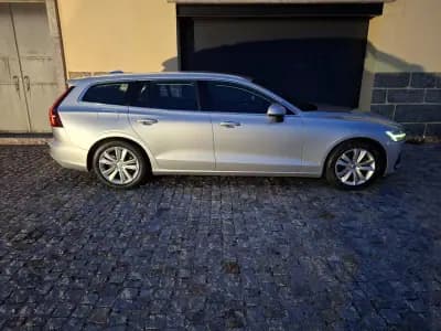 Sell Volvo V60 2018 - 23990 EUR, 117041 km - AUTO.MOTO.pt