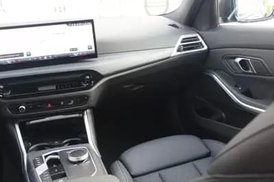 Vendo BMW 330 2025 - 54980 EUR, 18652 km - AUTO.MOTO.pt