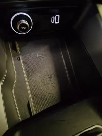 Vendo Alfa Romeo Tonale 2023 - 28750 EUR, 39617 km - AUTO.MOTO.pt