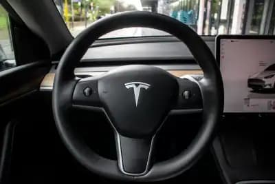 Sell Tesla Model Y 2023 - 37990 EUR, 39034 km - AUTO.MOTO.pt