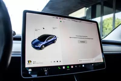 Vendo Tesla Model 3 2020 - 29750 EUR, 73831 km - AUTO.MOTO.pt