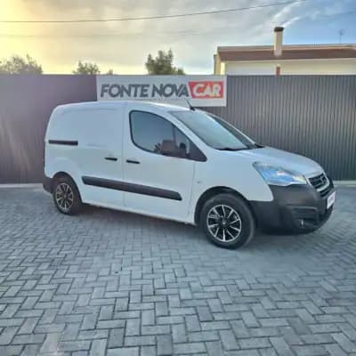 Vendo Peugeot PARTENER 2017 - 9750 EUR, 215000 km - AUTO.MOTO.pt