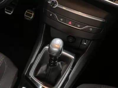 Vendo Peugeot 308 2019 - 11990 EUR, 106000 km - AUTO.MOTO.pt