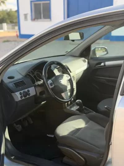 Sell Opel Astra 2005 - 3900 EUR, 371892 km - AUTO.MOTO.pt