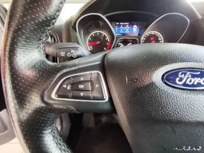 Vendo Ford Focus 2015 - 20500 EUR, 125550 km - AUTO.MOTO.pt