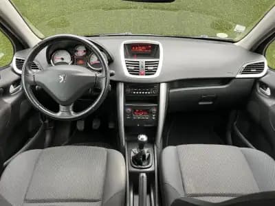 Sell Peugeot 207 2012 - 7750 EUR, 138000 km - AUTO.MOTO.pt